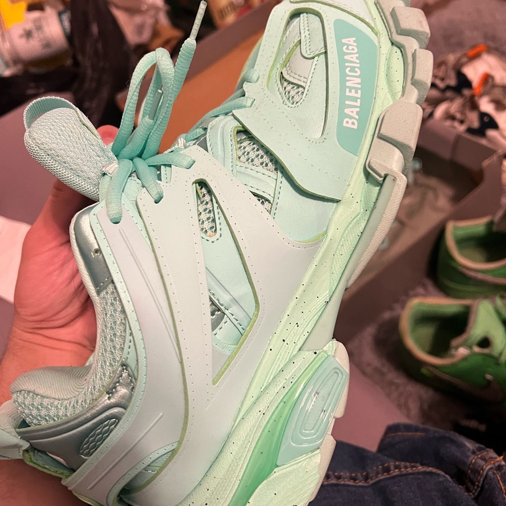 Balenciaga S/S 22 track runers